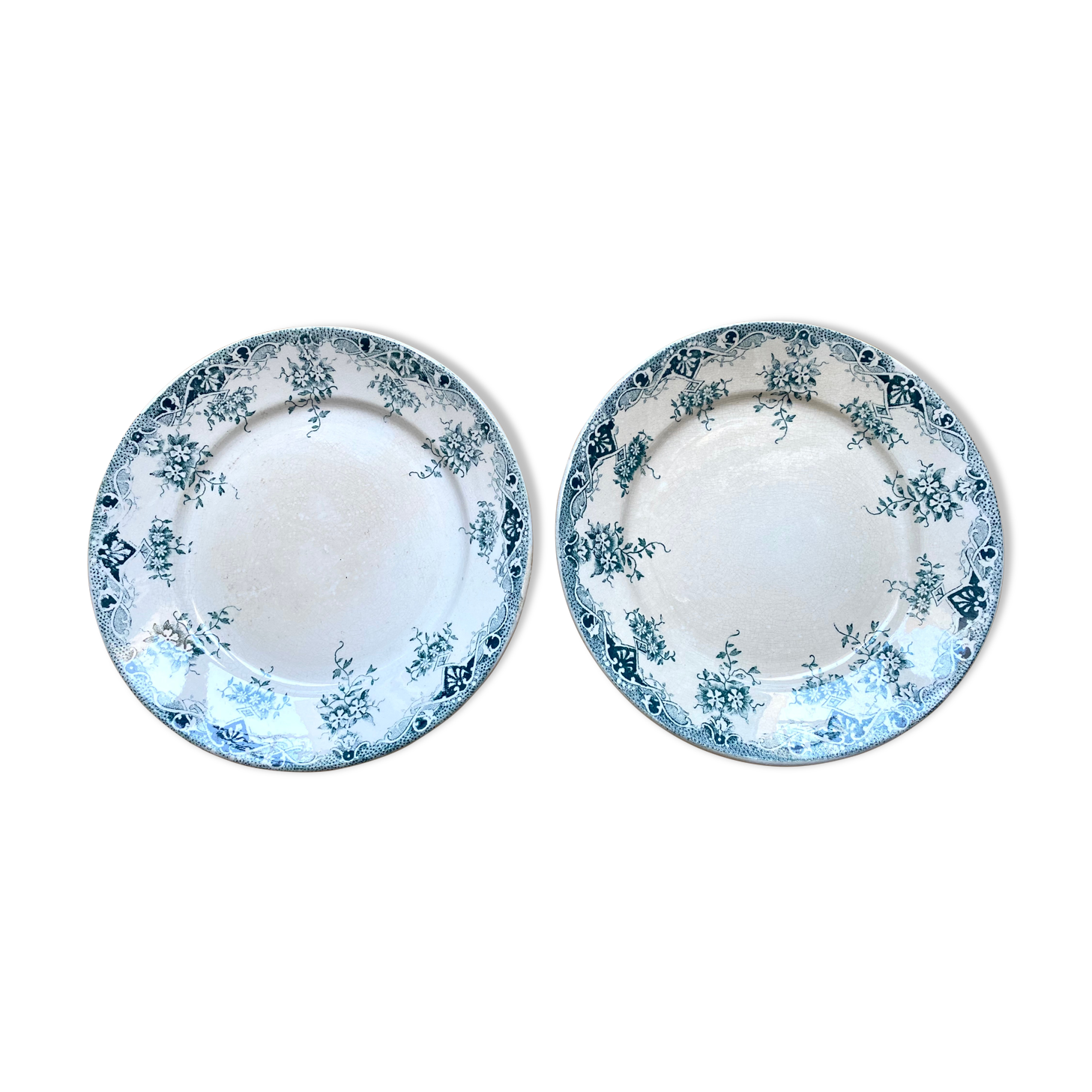 Lot 2 old porcelain plates of St Amand model Prima