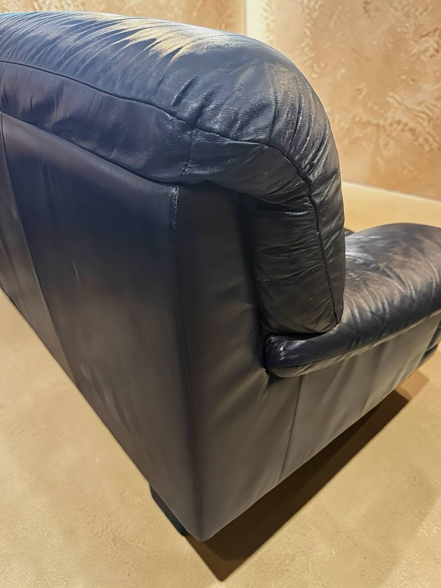 Leather sofa Nicoletti Salotti Italy Circa 1980