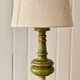 Lampe vintage en bois tourné chic dorée