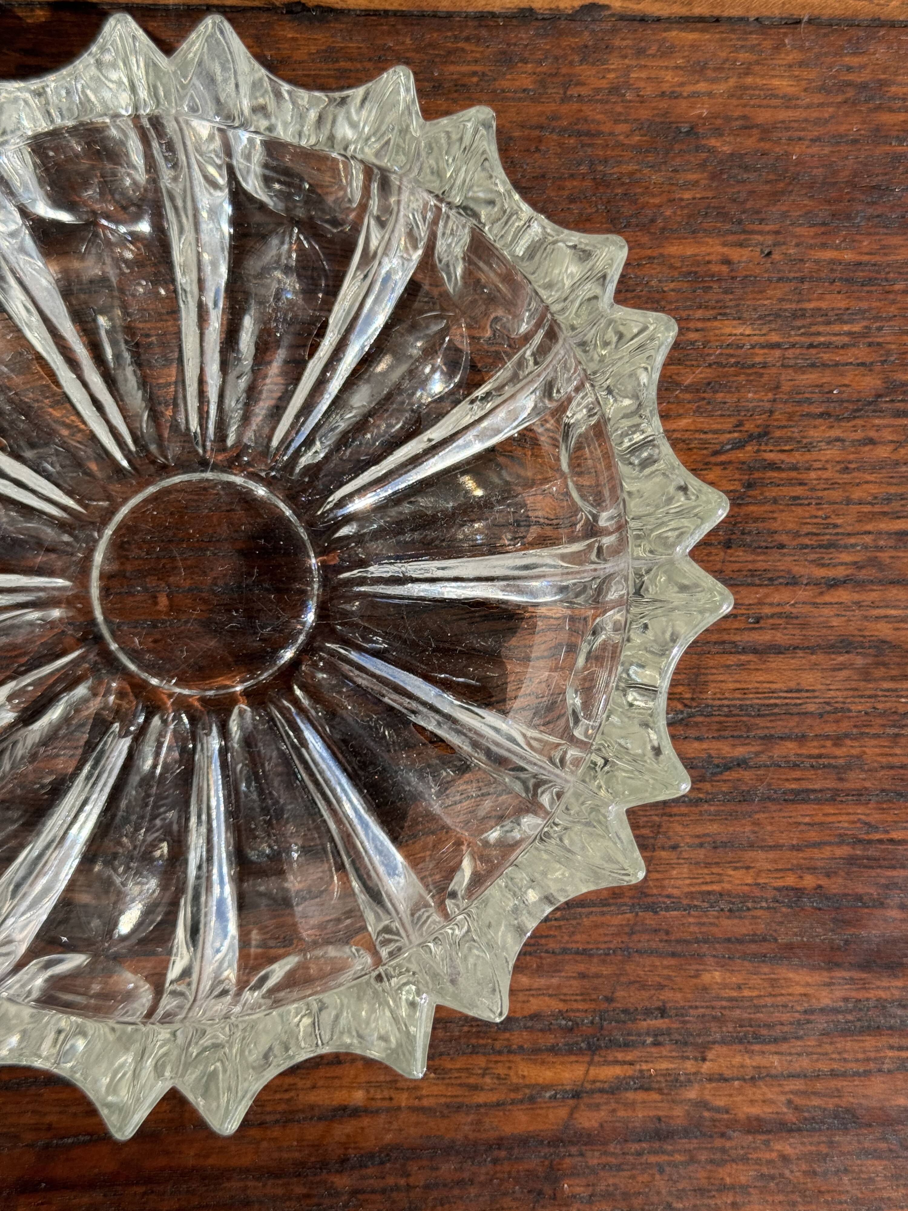 Vintage glass ashtray with scalloped edge D13 H3.5