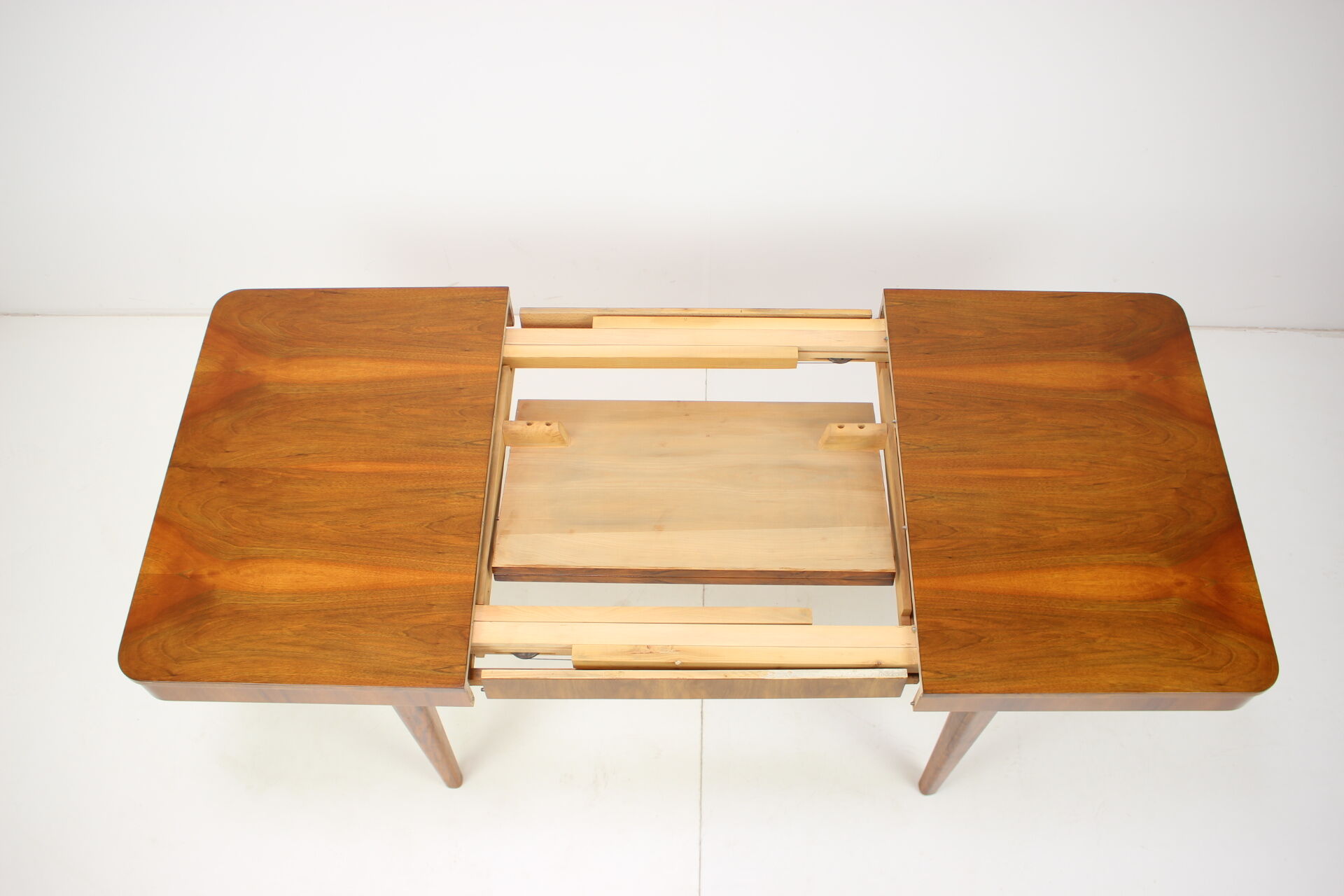 Extendable dining table designed by Jindřich Halabala for UP Závody, 1957.