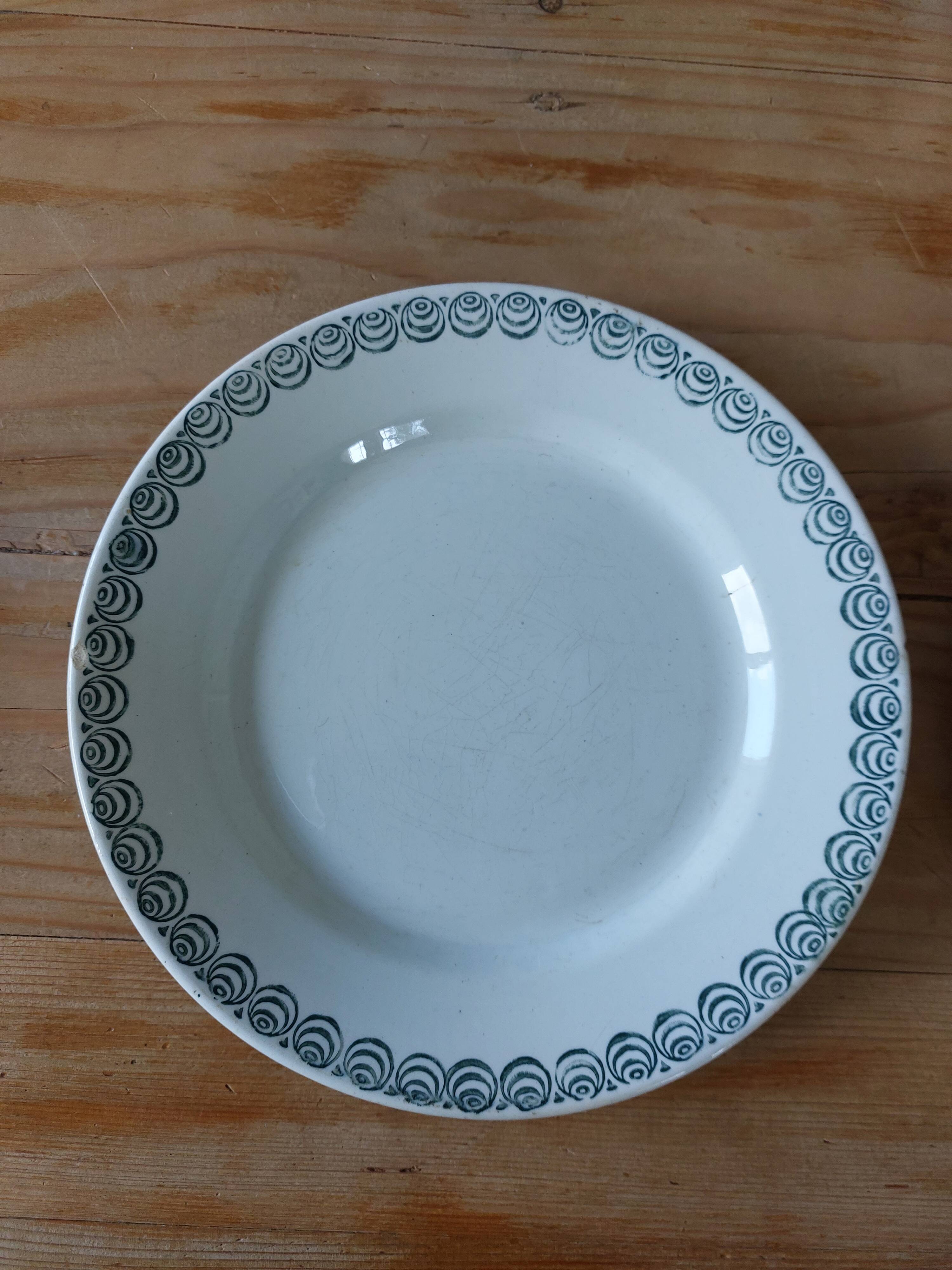 Lot de 6 assiettes terre de fer dépareillées tons bleus verts