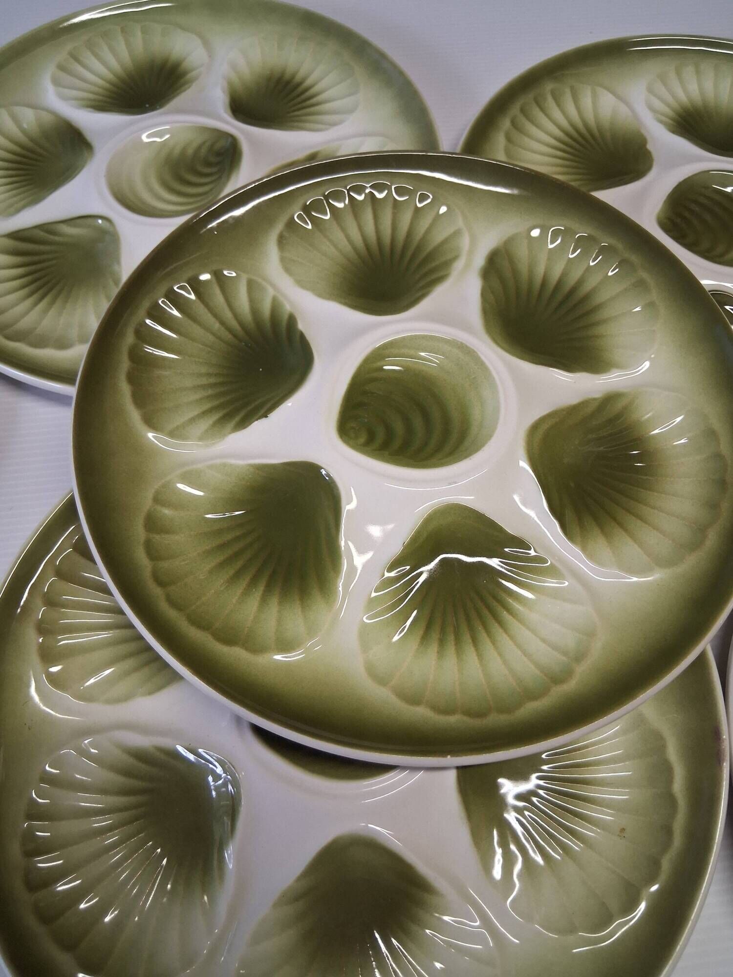 6 oyster/shellfish plates from Moulin des Loups in very good condition.