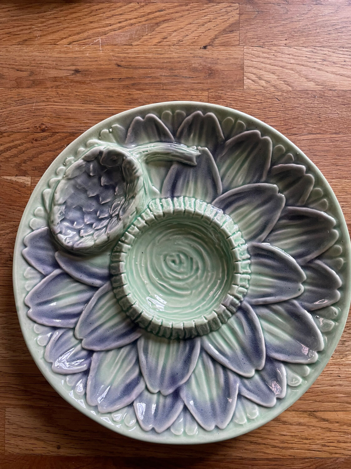 2 plates in artichoke slip