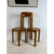 Trio de tabourets en pin massif, années 70