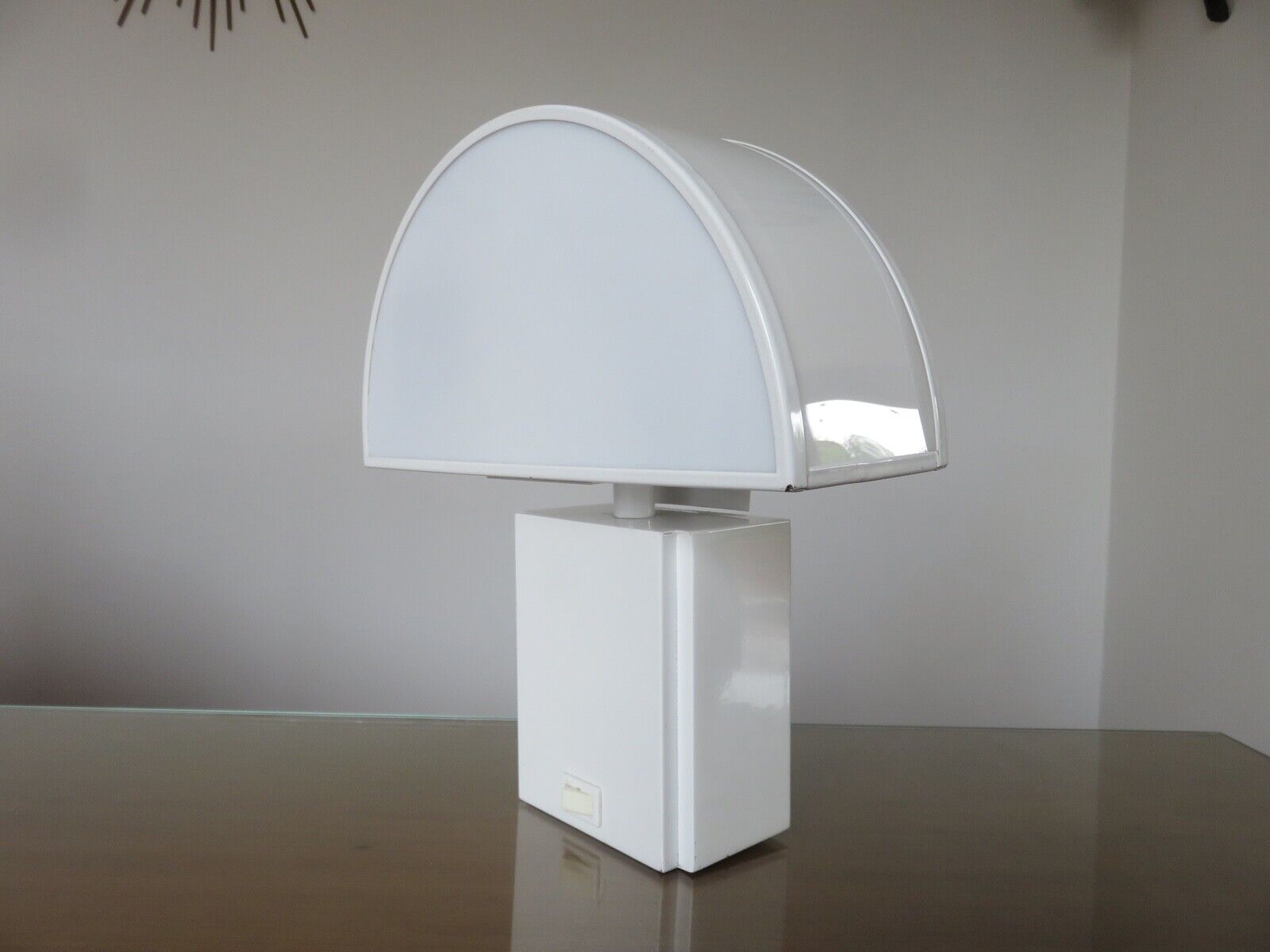 Applique Guzzini " olympe " métal laqué blanc et perspex Italie 1970