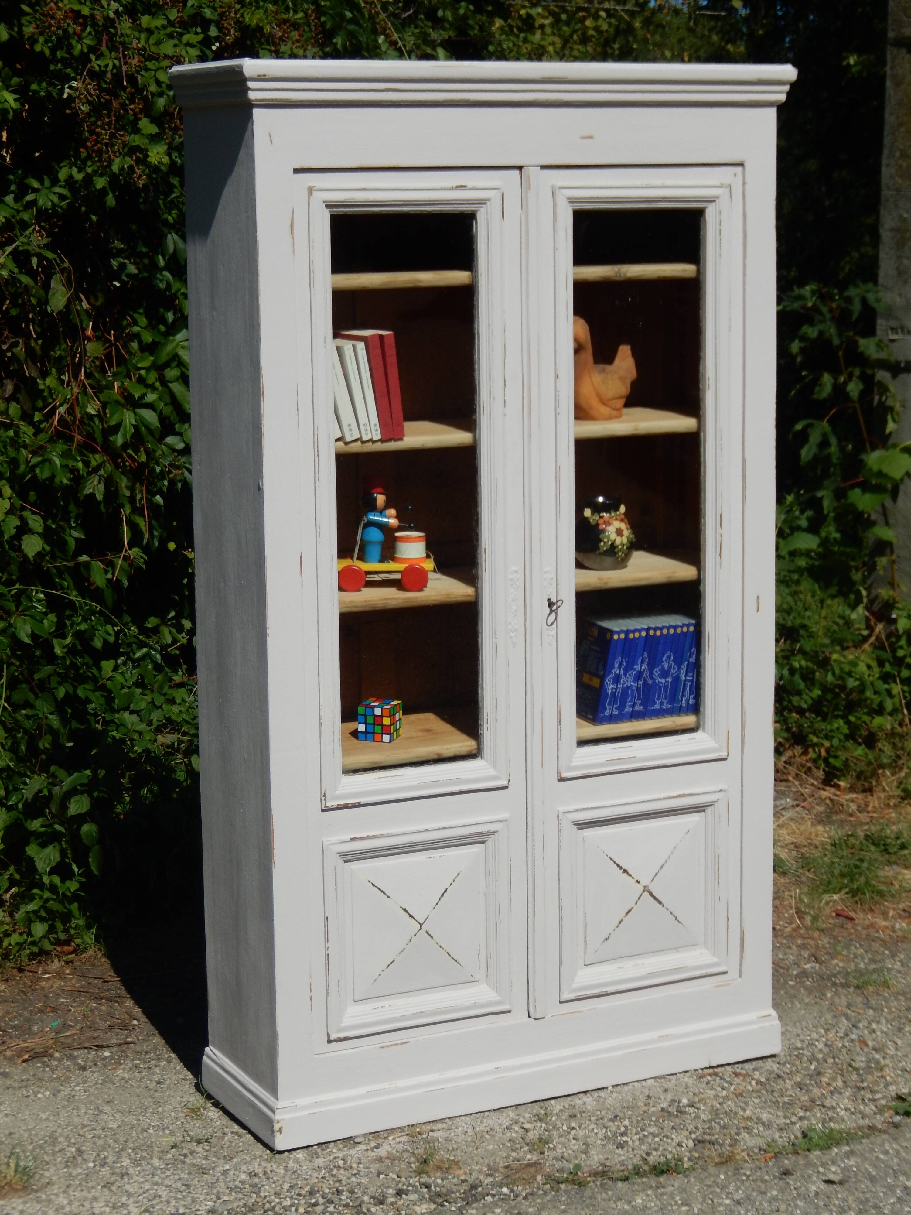 Magnificent old library/display cabinet in fir - white chalk patina.