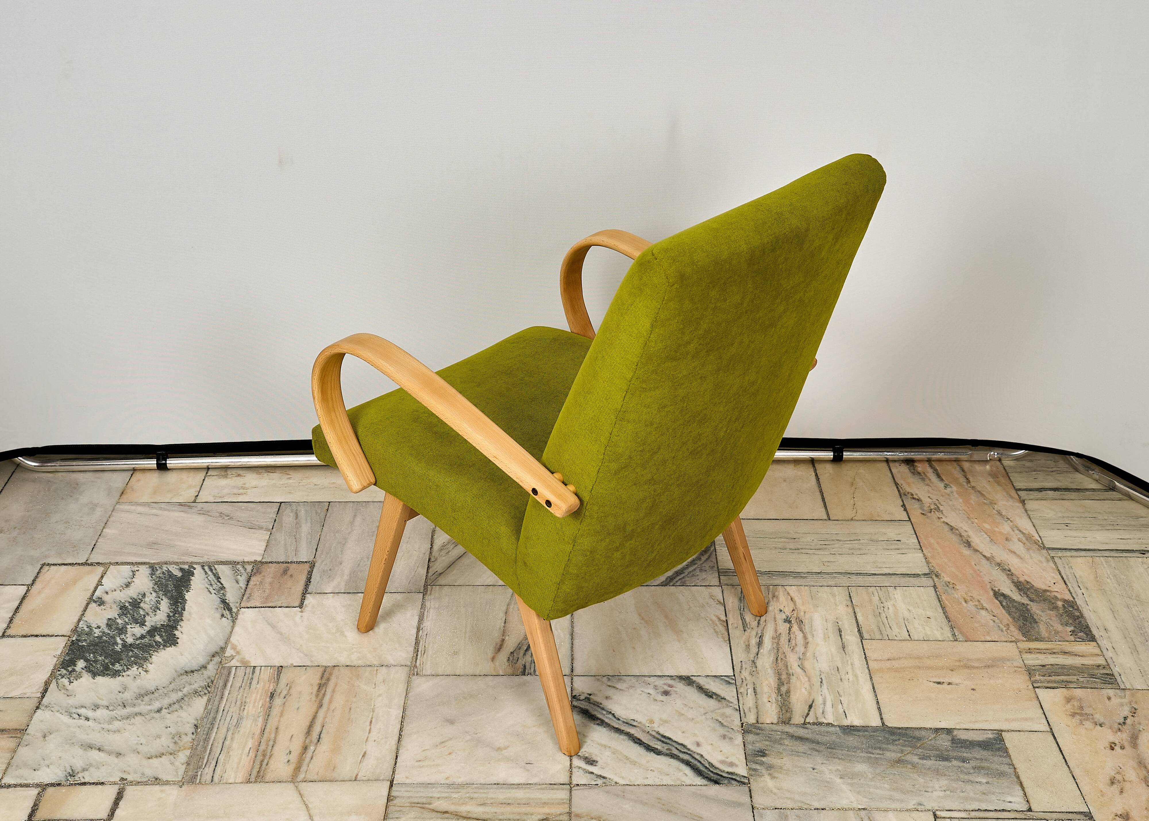 Armchair designed by Jaroslav Smidek for Ton, Czechoslovakia 1960s.