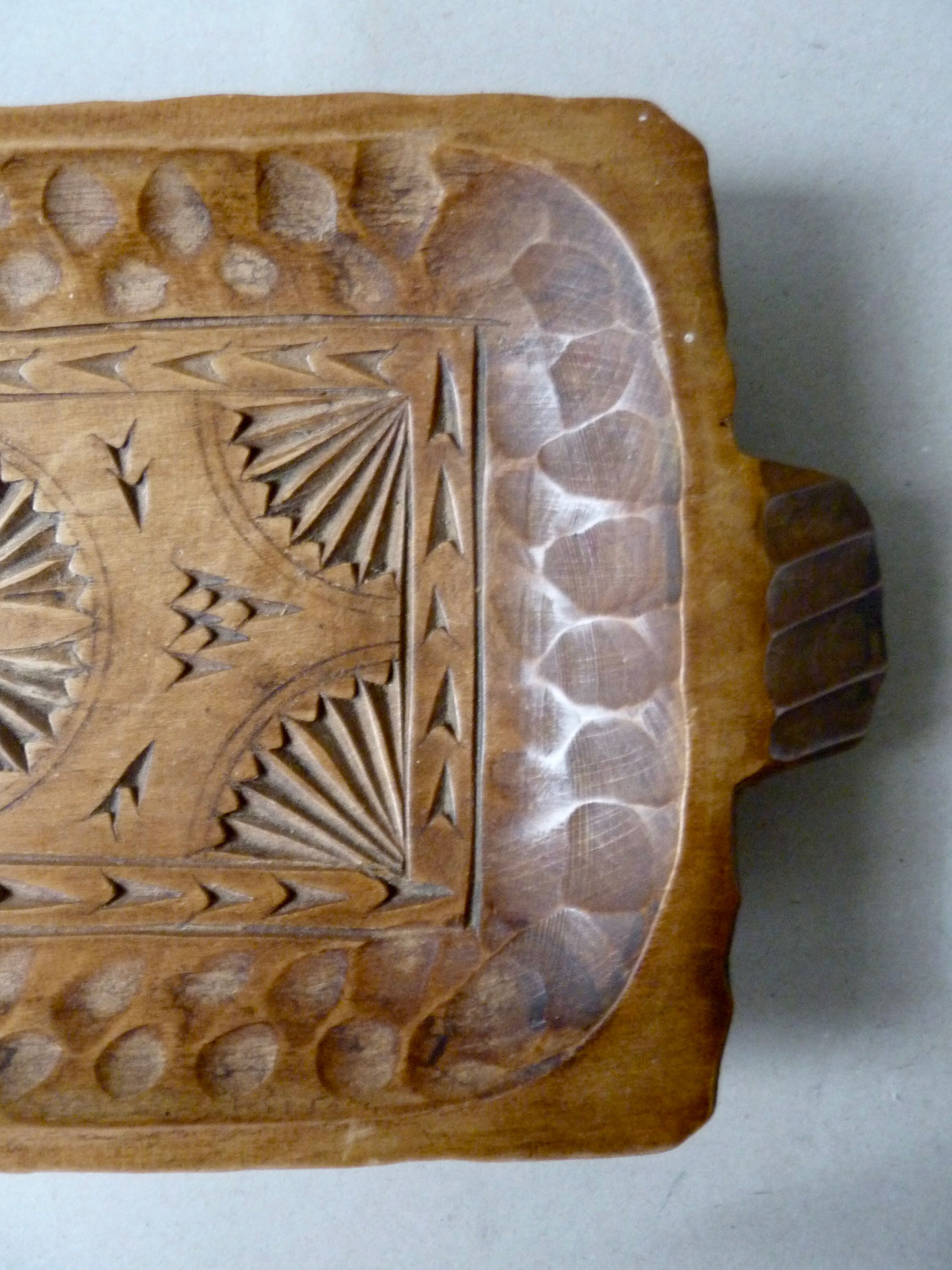 Bread basket, wood carved with gouge, Mountain