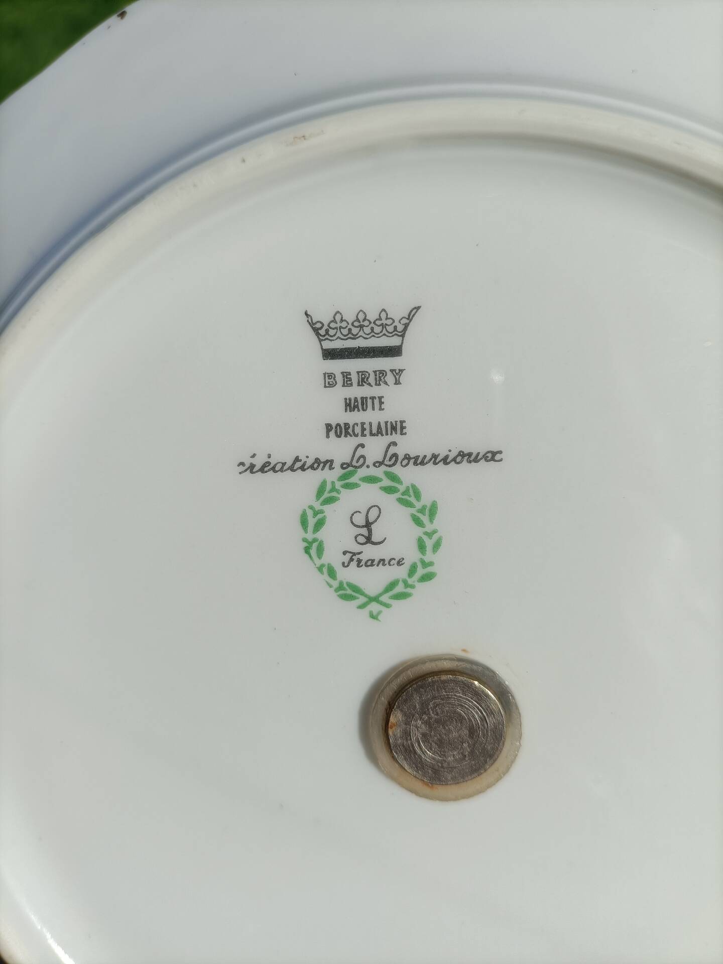 Berry cake stand
