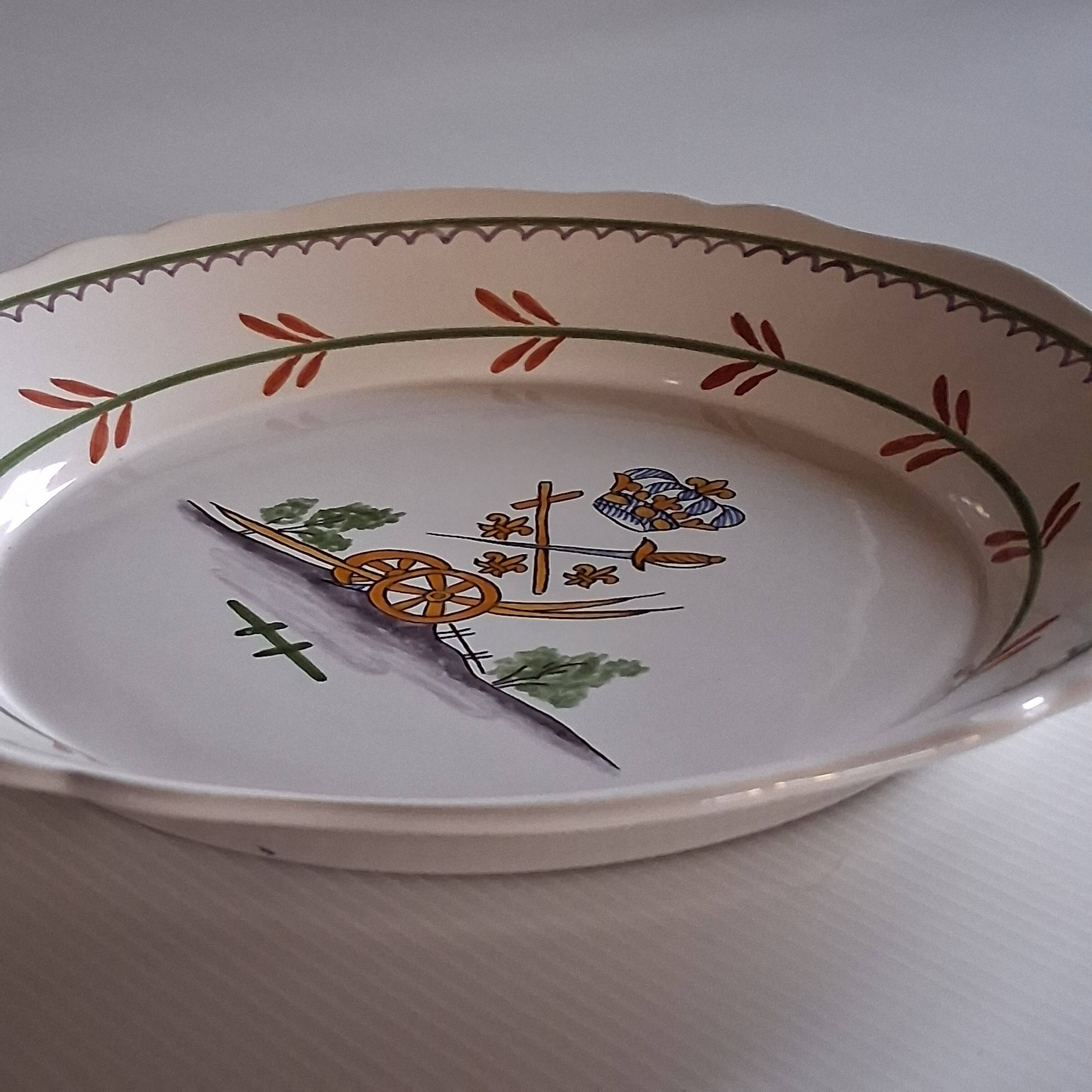 Slightly hollow dish with wavy edge in very good condition from Nevers.