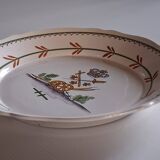 Slightly hollow dish with wavy edge in very good condition from Nevers.