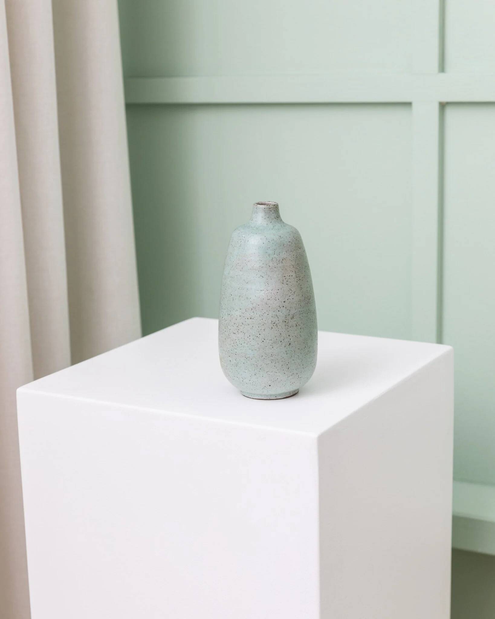 Vase en grès menthe par Carl Fischer pour PGH Bürgel – Céramique de studio organique du milieu du siècle, années 1960