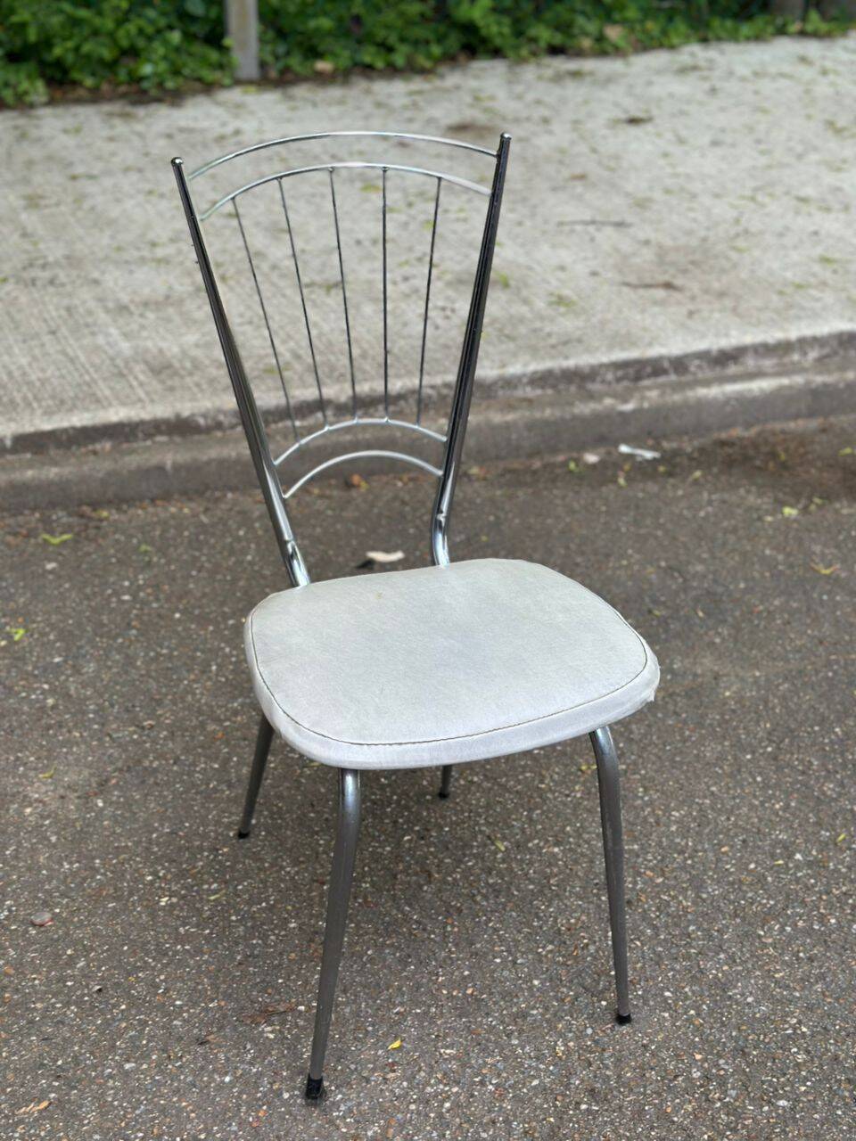 Vintage Scandinavian chair in steel and white leather from the 1950s.