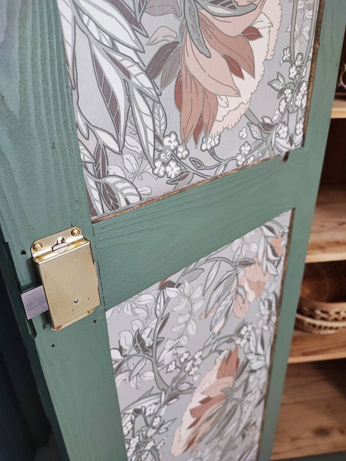 Parisian khaki wardrobe