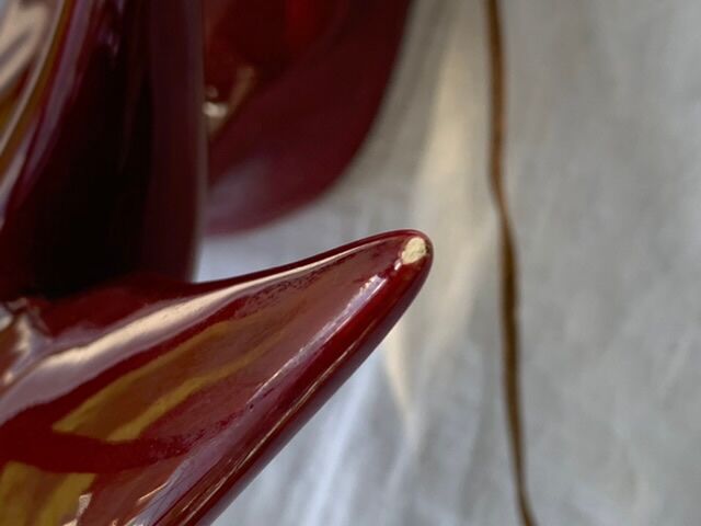 Art deco red enamelled ceramic bird table lamp