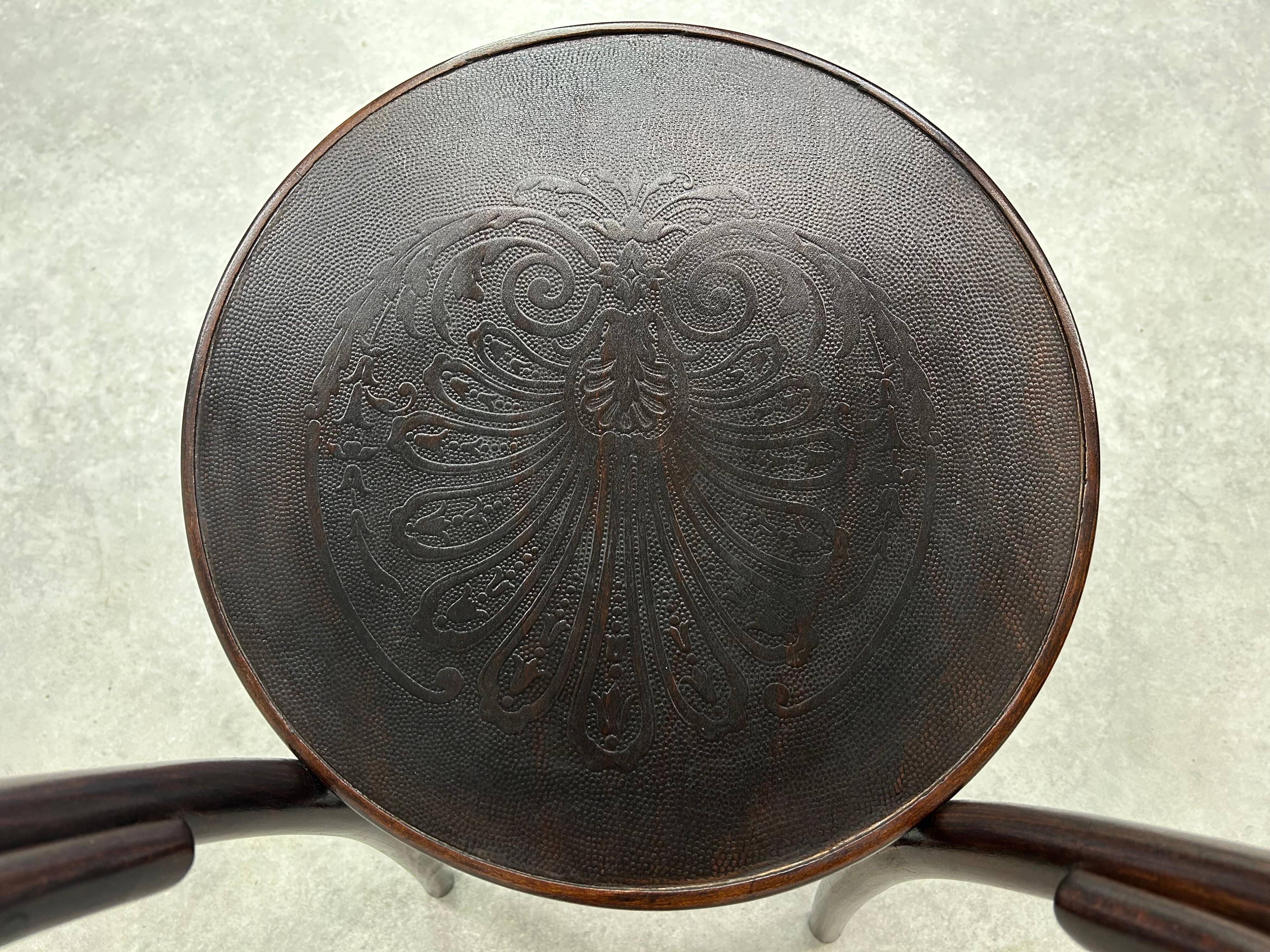 Curved wooden dining chairs no. 14 by Ton Bystřice pod Hostýnem