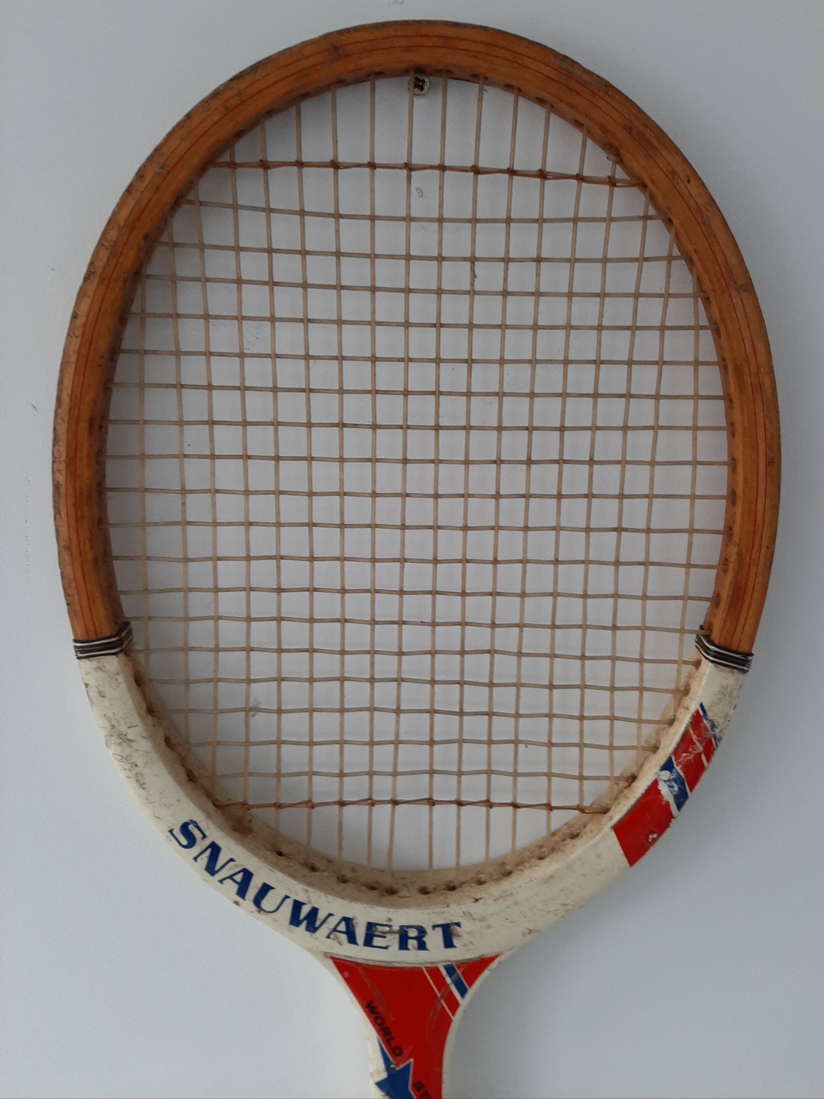 Vintage tennis racket snauwaert