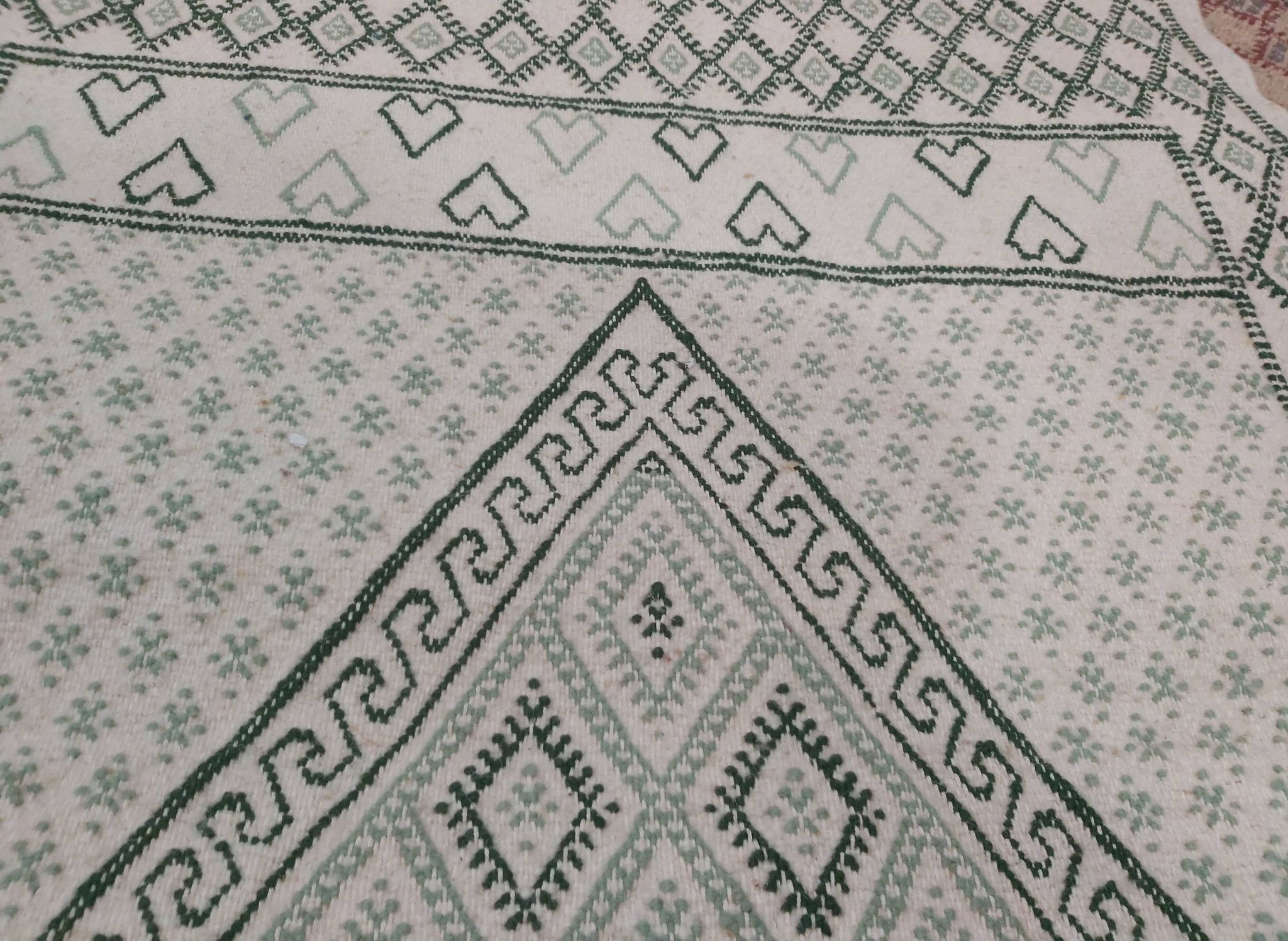 Tapis traditionnel blanc et vert fait main en pure laine
