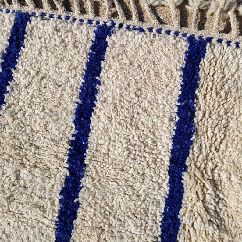 Handmade Moroccan rug in natural wool 250cm x 150cm
