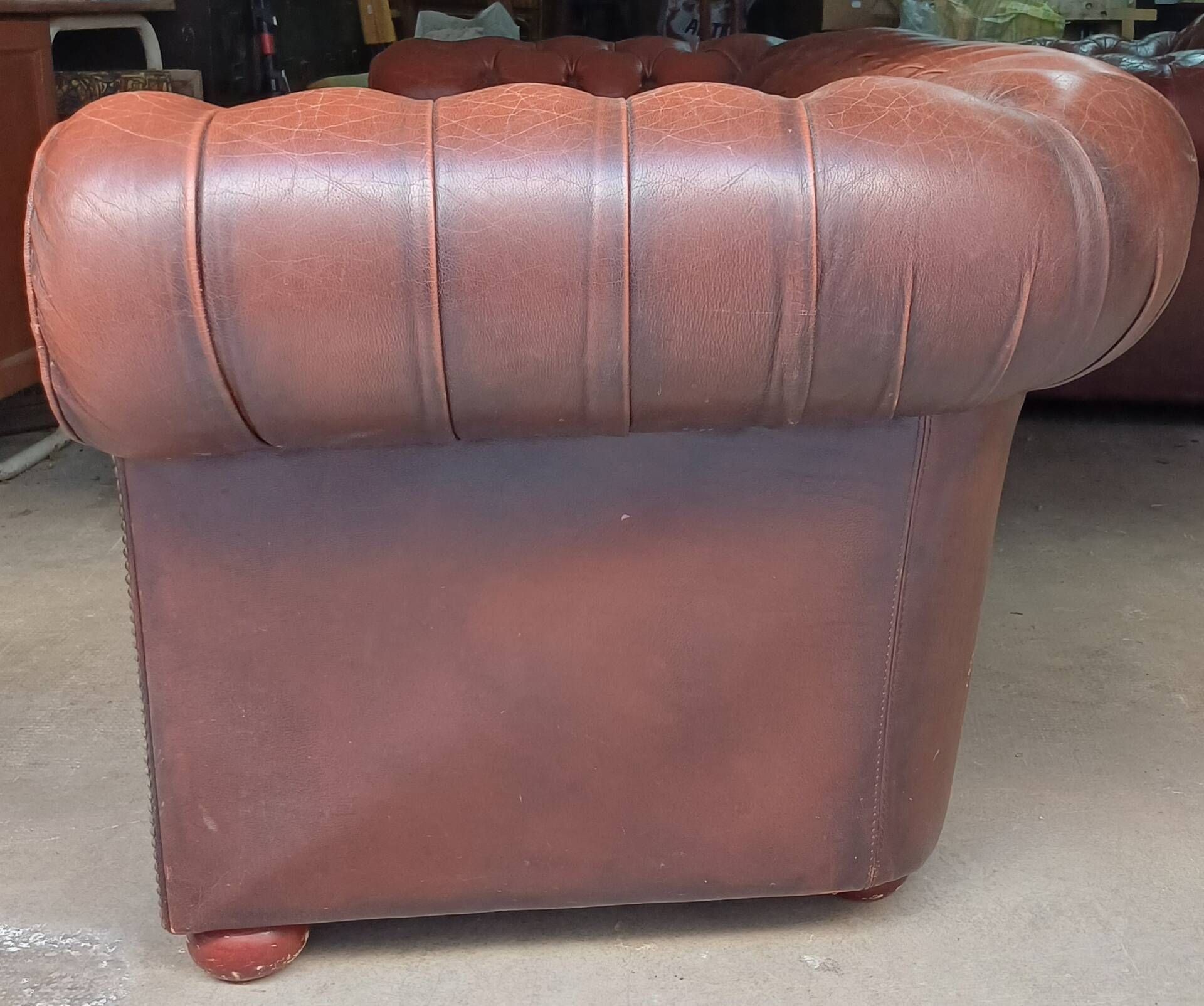 Vintage Chesterfield 2-Seater Sofa in Burgundy Leather with Button Tufting