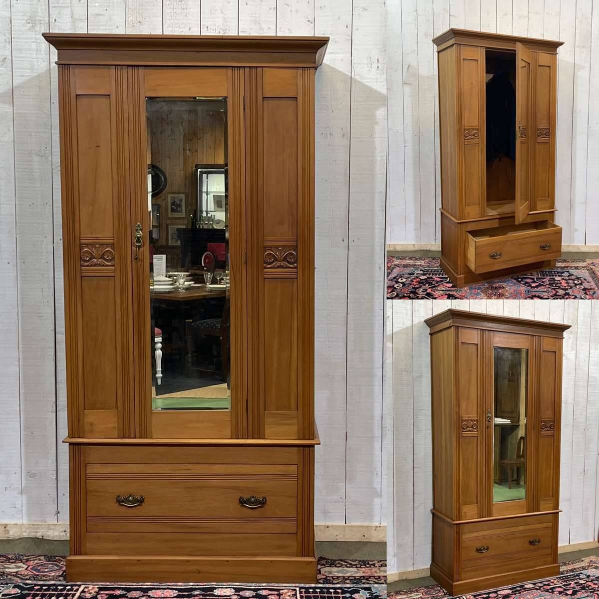 English wardrobe in walnut from the early 20th century.