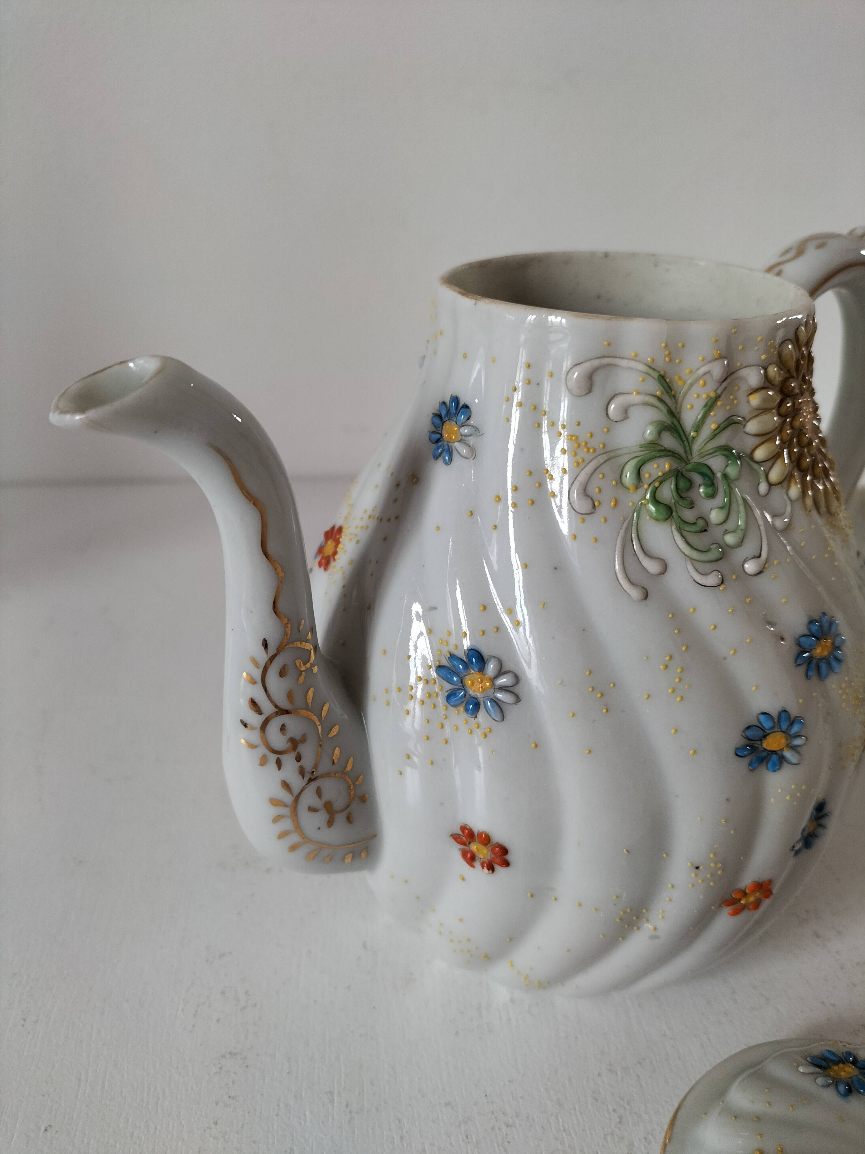 coffee pot, cup and saucers