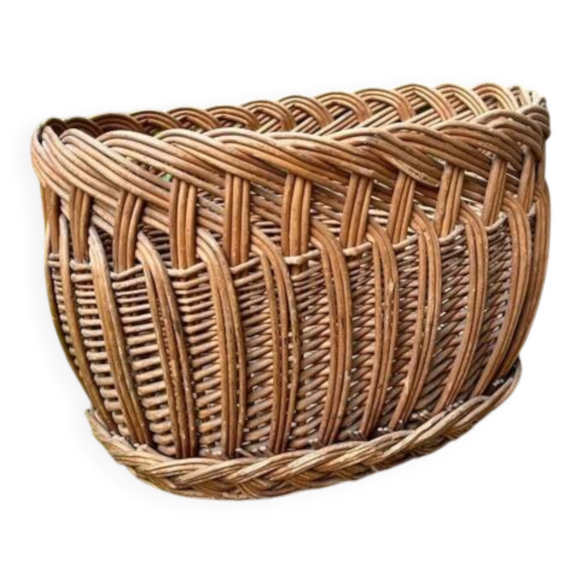 Oval wicker basket