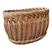 Oval wicker basket