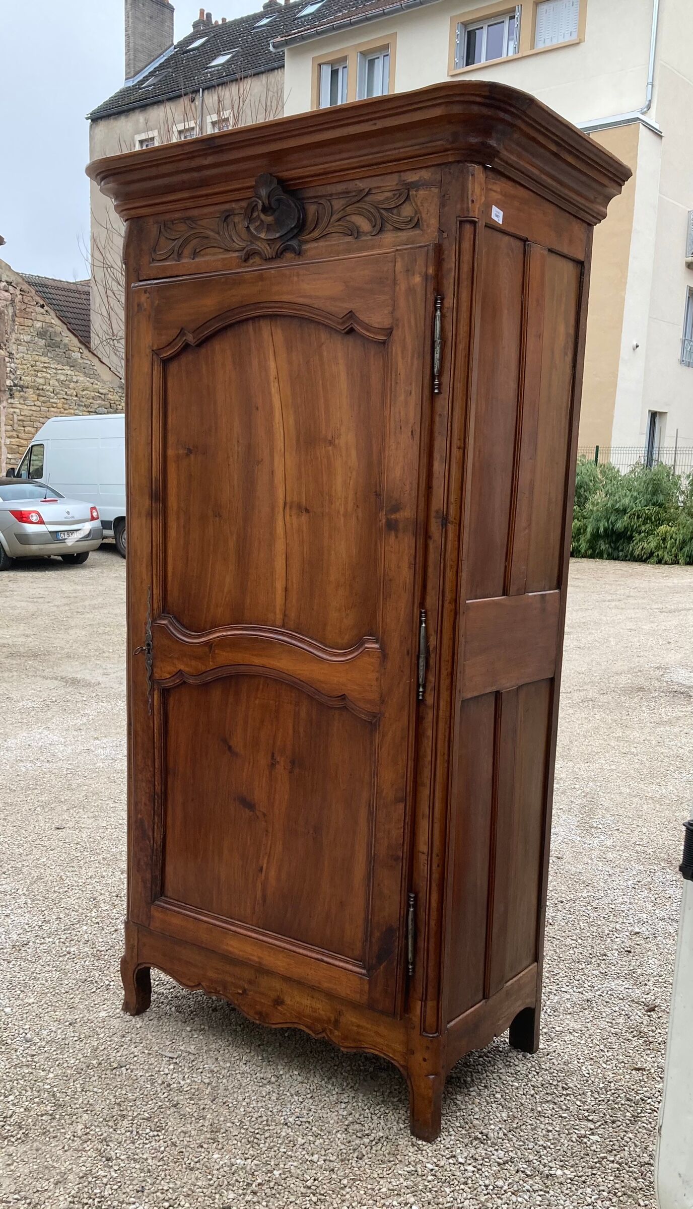 Bonnetière Louis XV in solid cherry tree chevillé nineteenth century (delivery possible)