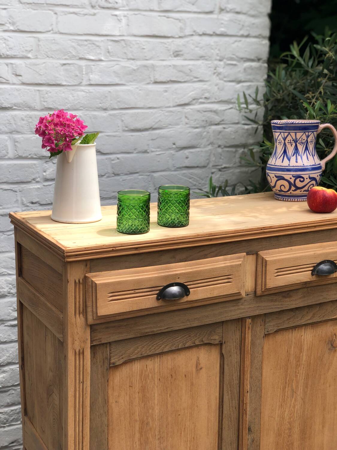 Parisian buffet with a chic country spirit