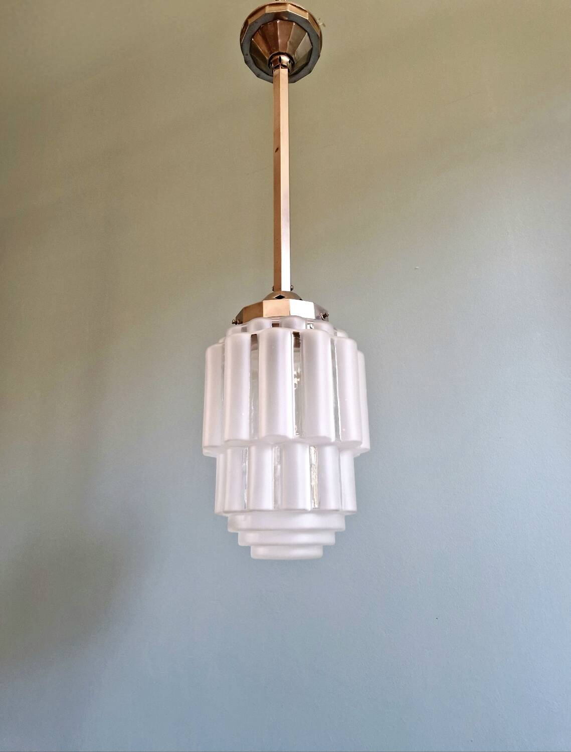 Art Deco Skyscraper suspension in frosted glass, 1930s