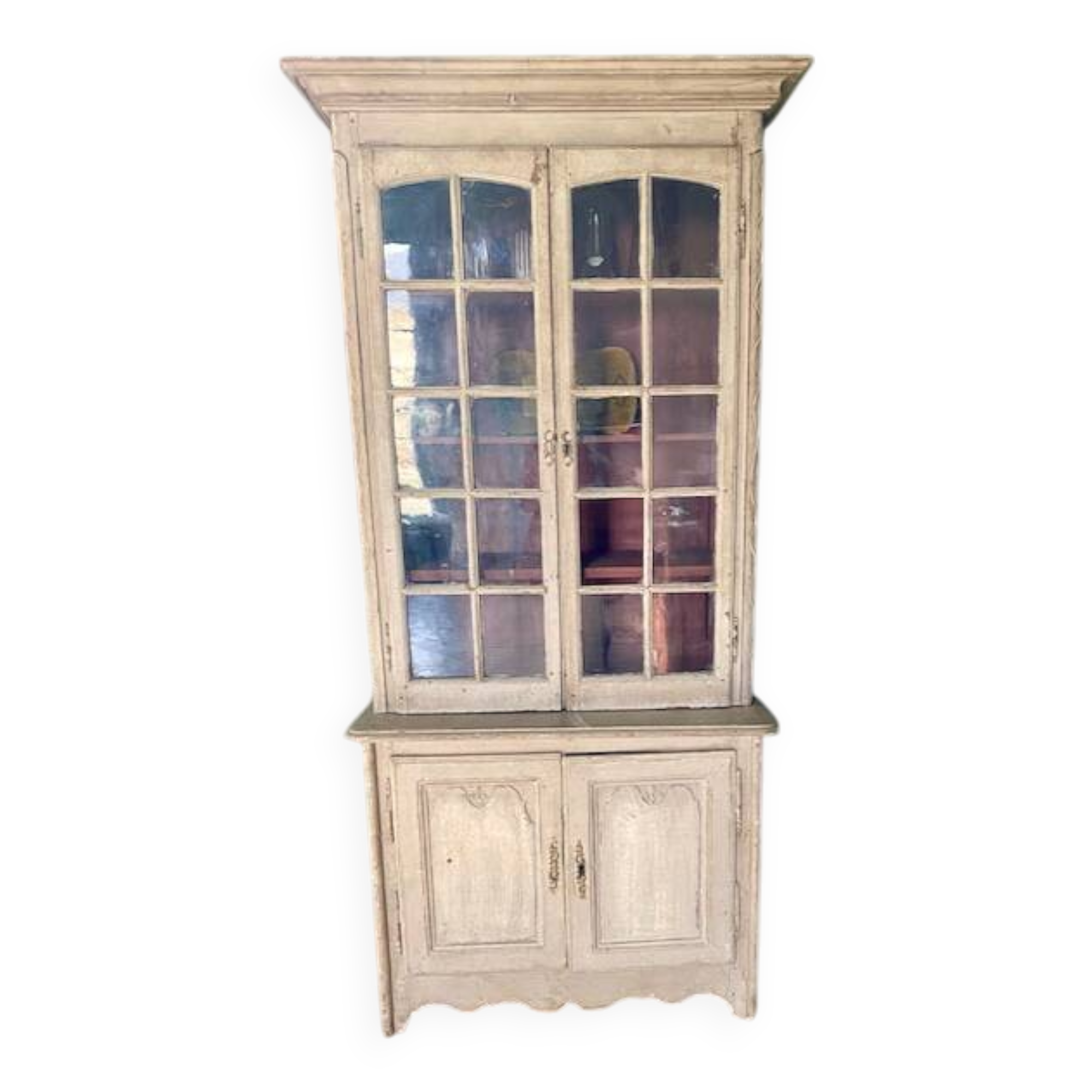 Small shabby two-body buffet