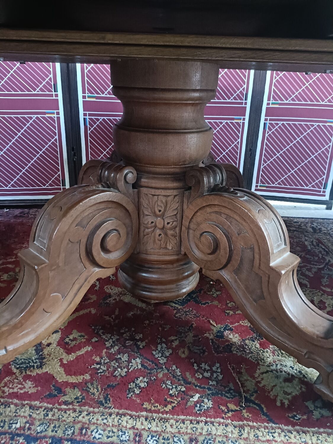 Oval table Renaissance style 8 seats, central foot, late nineteenth