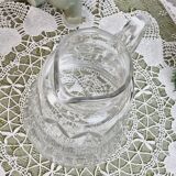 Pichet en verre soufflé et ciselé