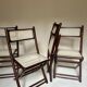 Set de quatre chaises pliantes en bois et cannage