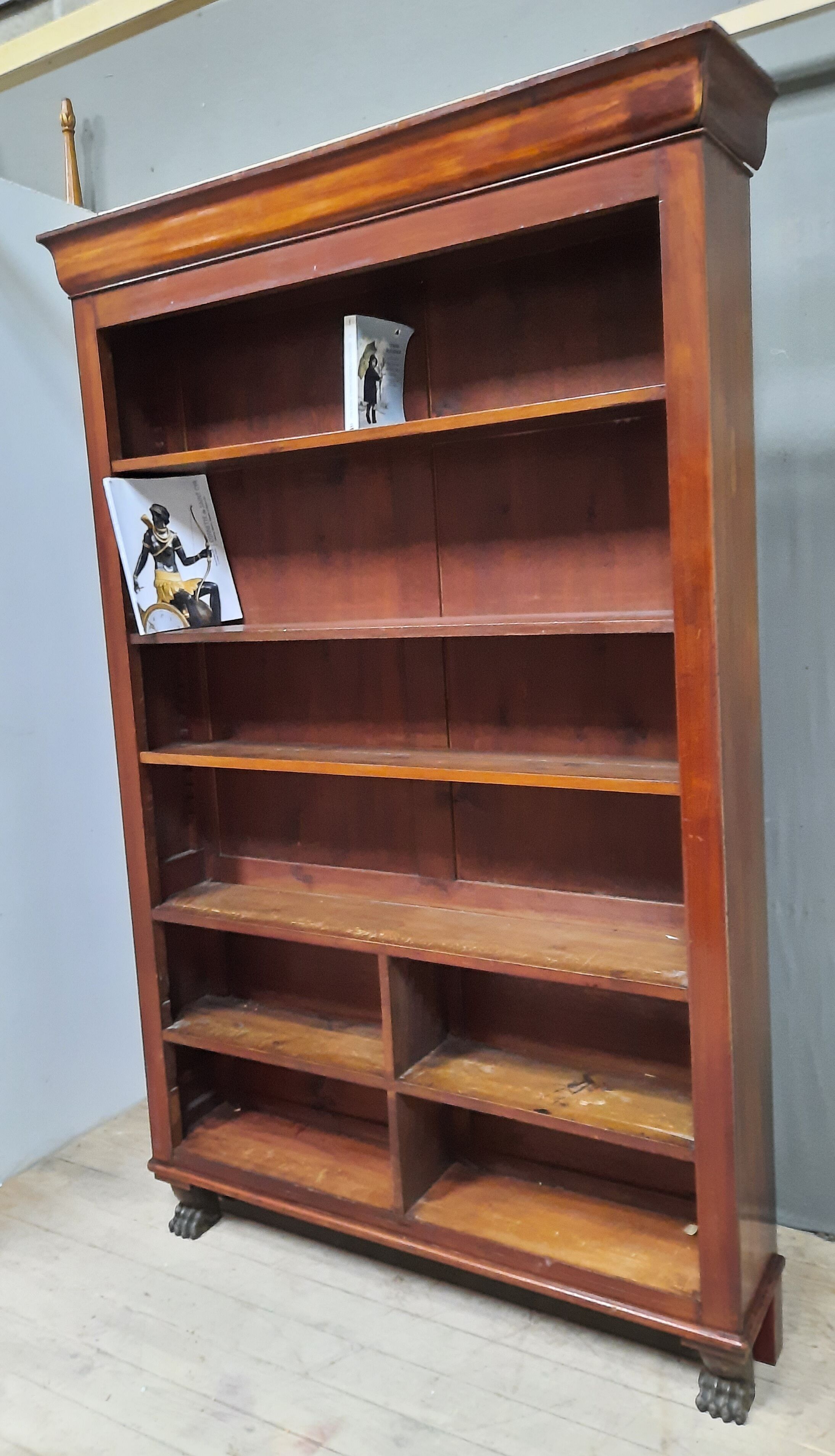 Mahogany plating floor on grifge feet
