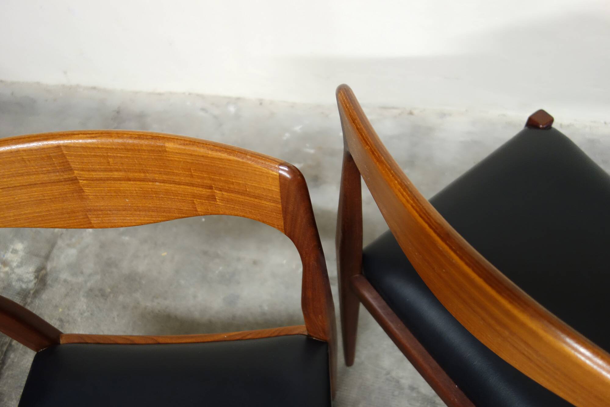 4 chaises scandinaves années 60