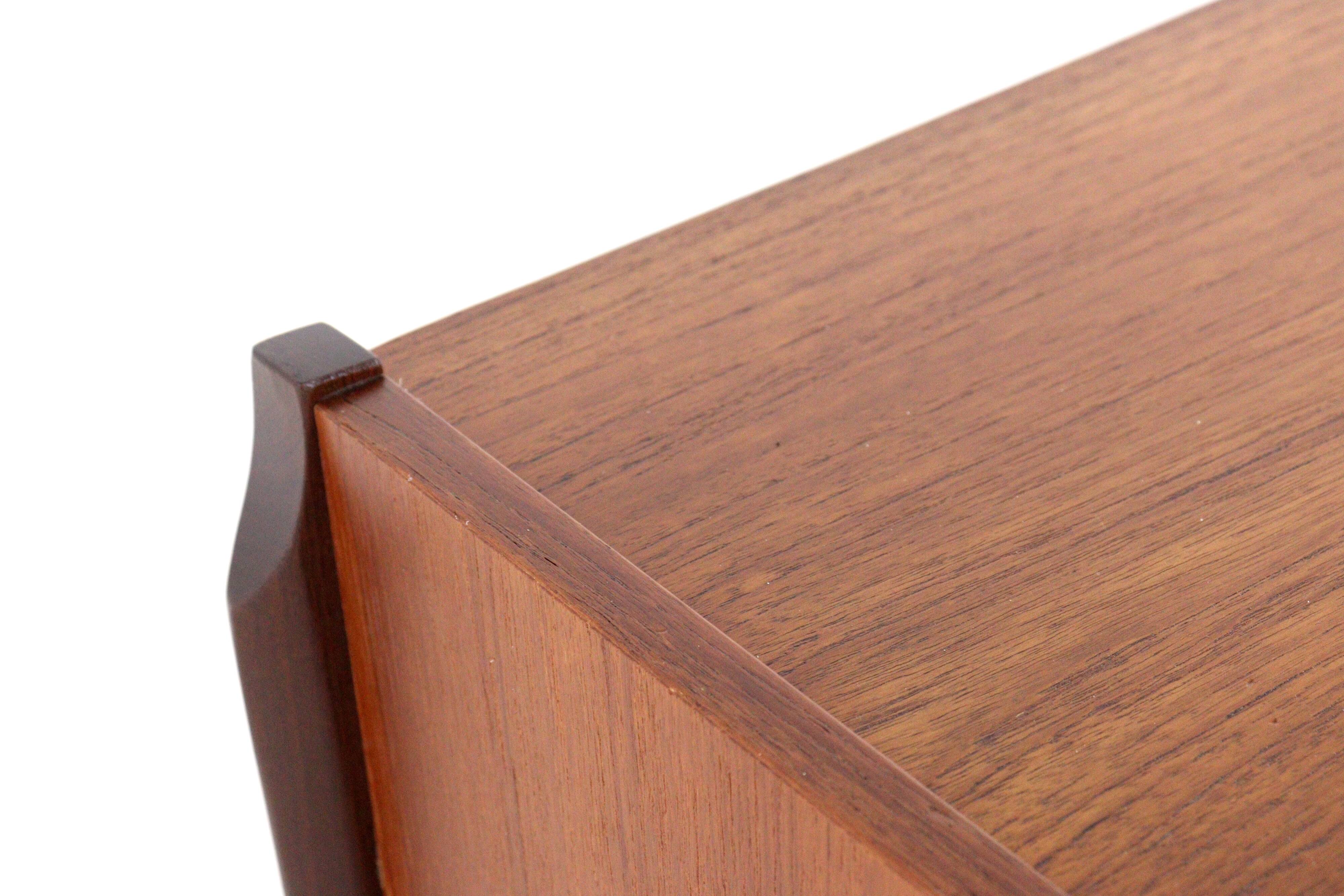 Set of 2 Nightstands 'Putte' - dutch design mid century in teak