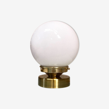 Lampe boule en opaline