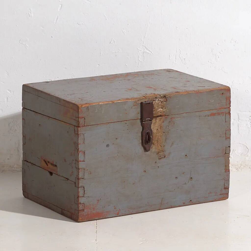 Small antique chest with grey patina (c.1920) #12