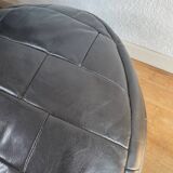 Pouf / Repose pied noir patchwork de cuir De Sede