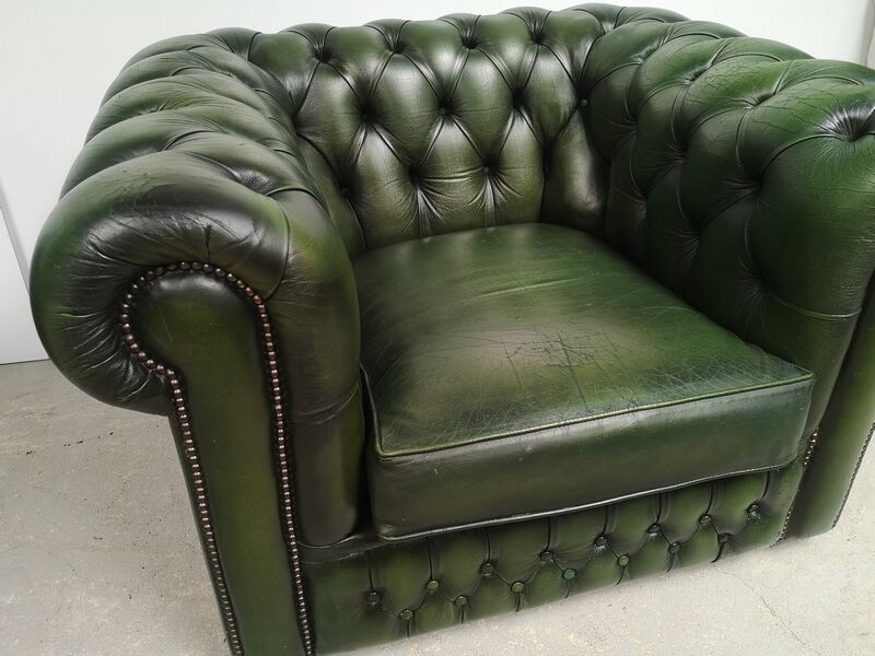 Armchair chesterfield English green leather