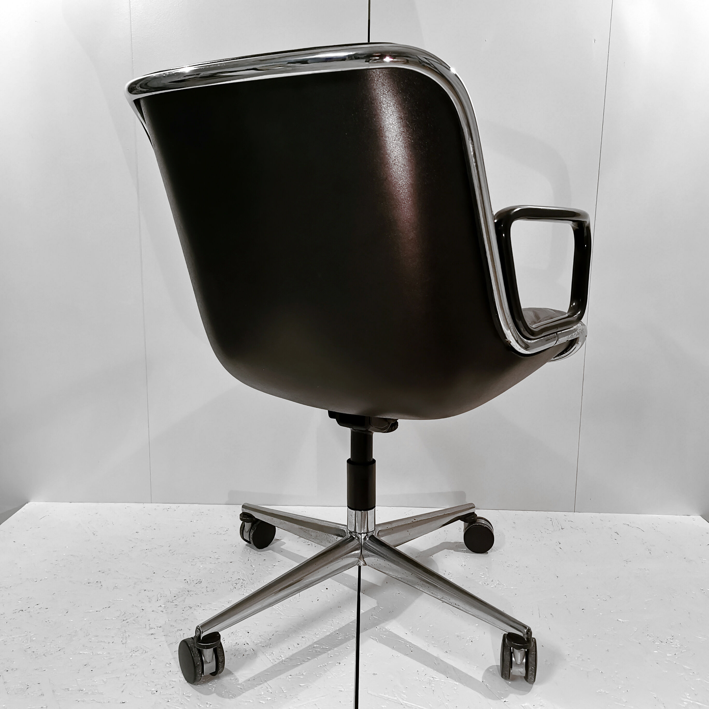 Charles Pollock's swivel armchair for Knoll, 1970
