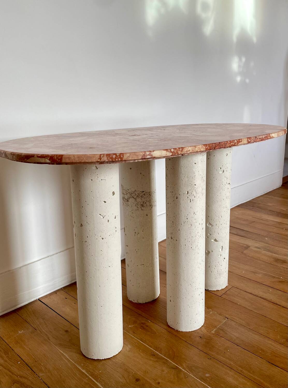 Table basse marbre rose et béton