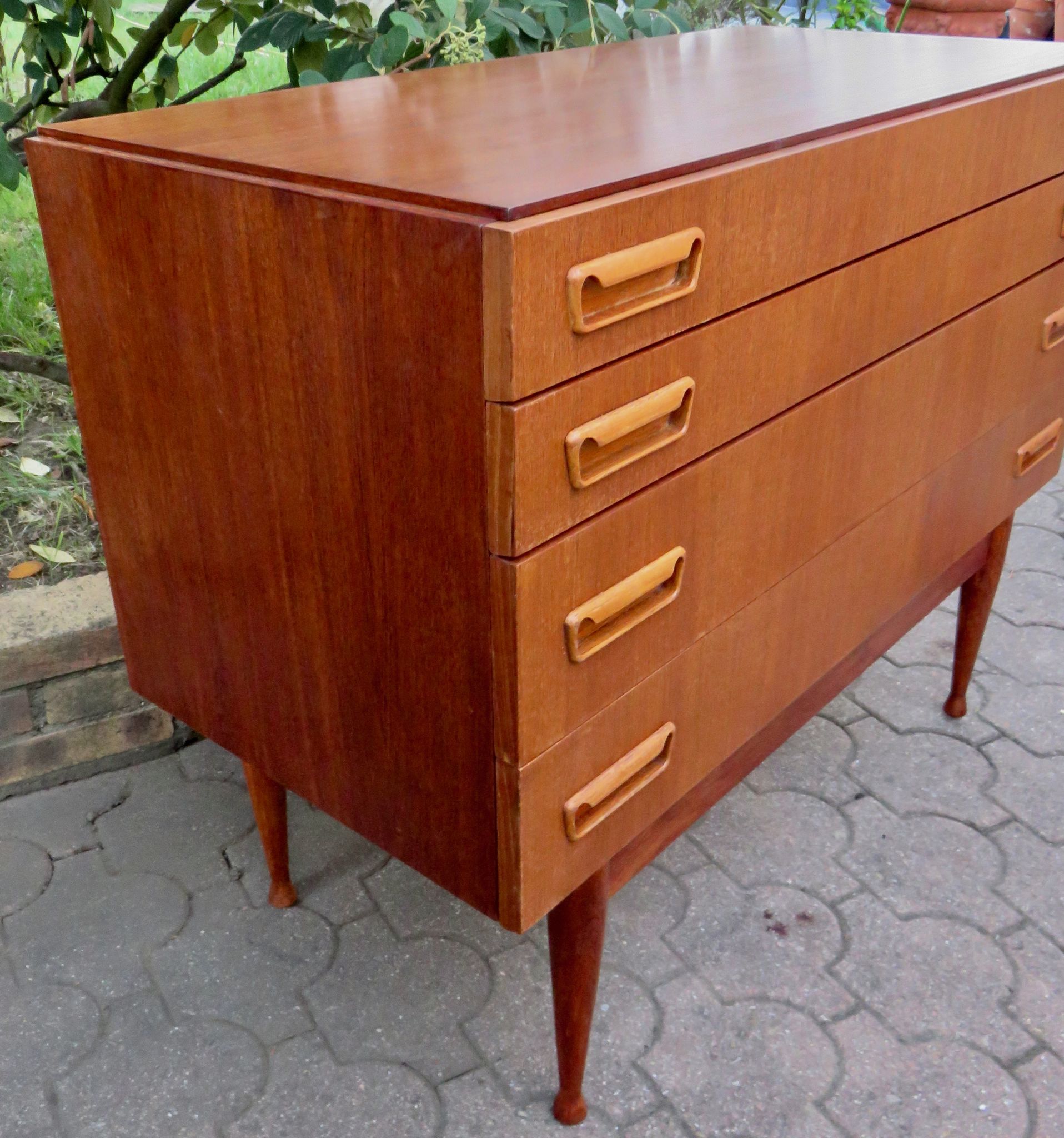 Commode en teck de Peter Moos Danemark 1955