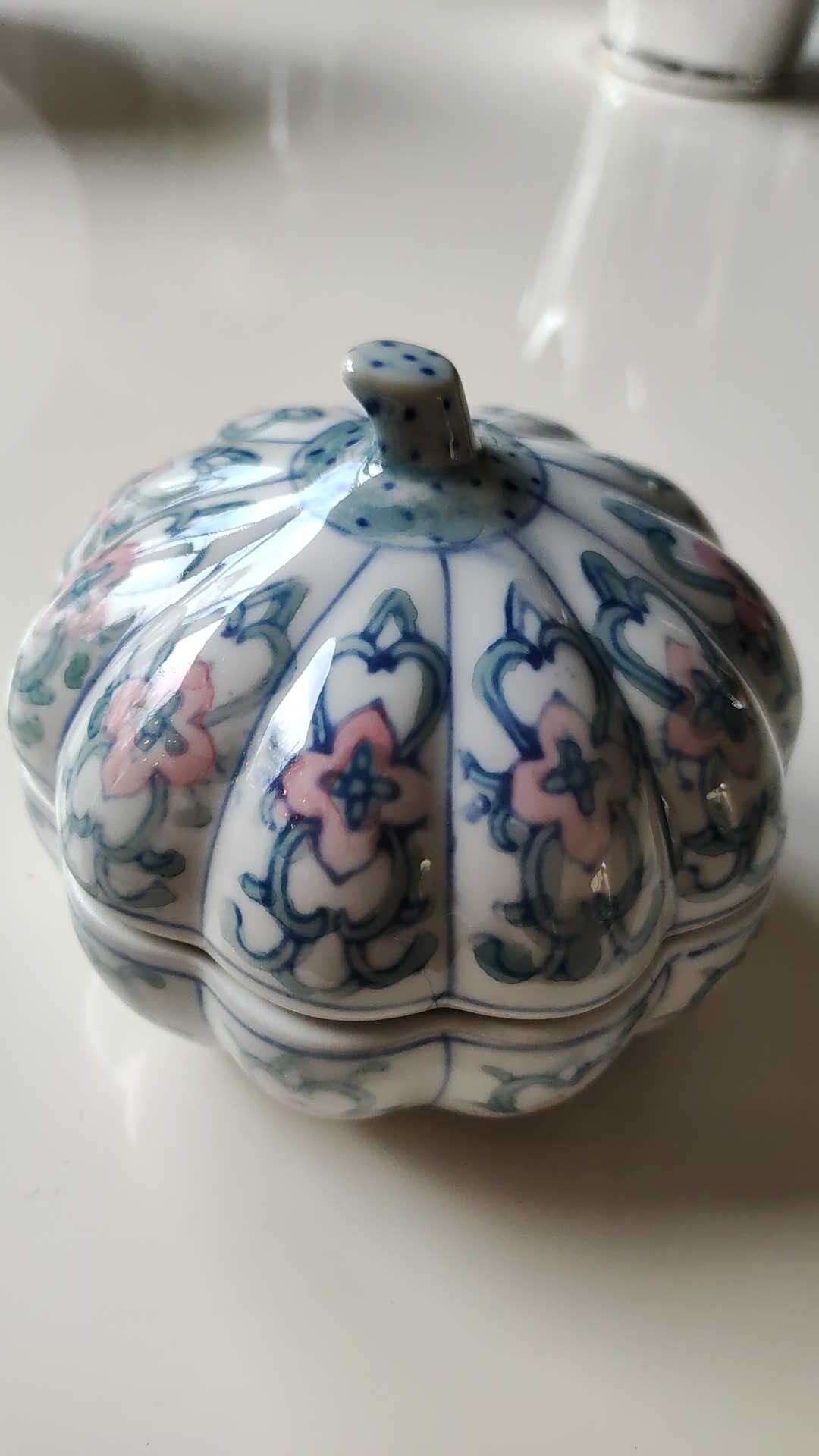 Vintage sweetener Asian, Chinese, floral & arabesque motifs
