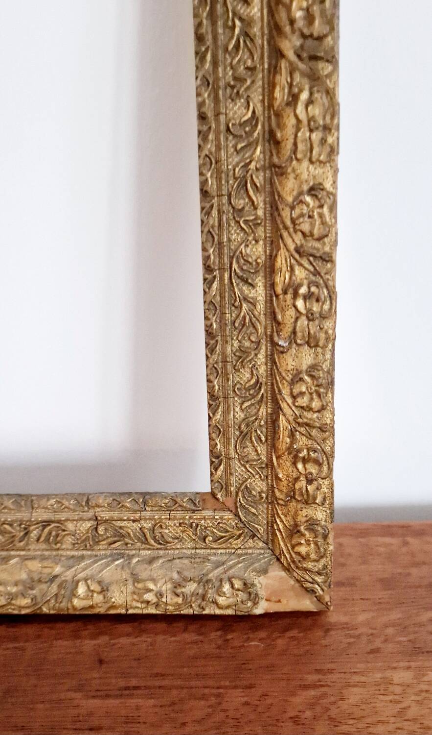 Italian-style frame in wood and gilded stucco, 19th century