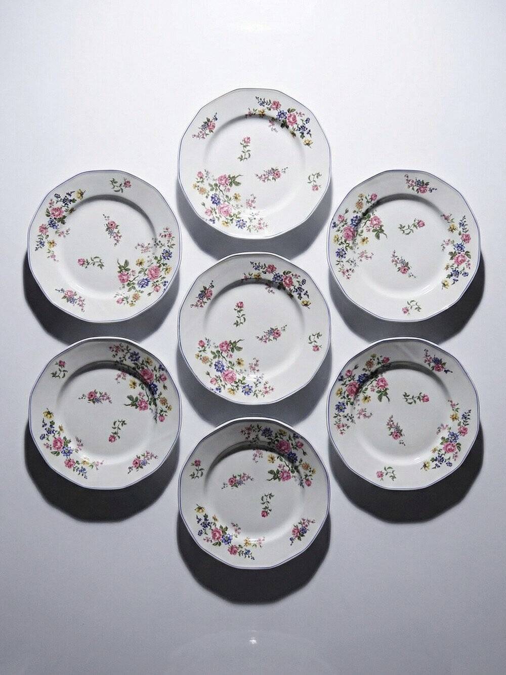 7 dessert plates Bernardaud Limoges porcelain with floral decoration from the 1920s to 1950s.