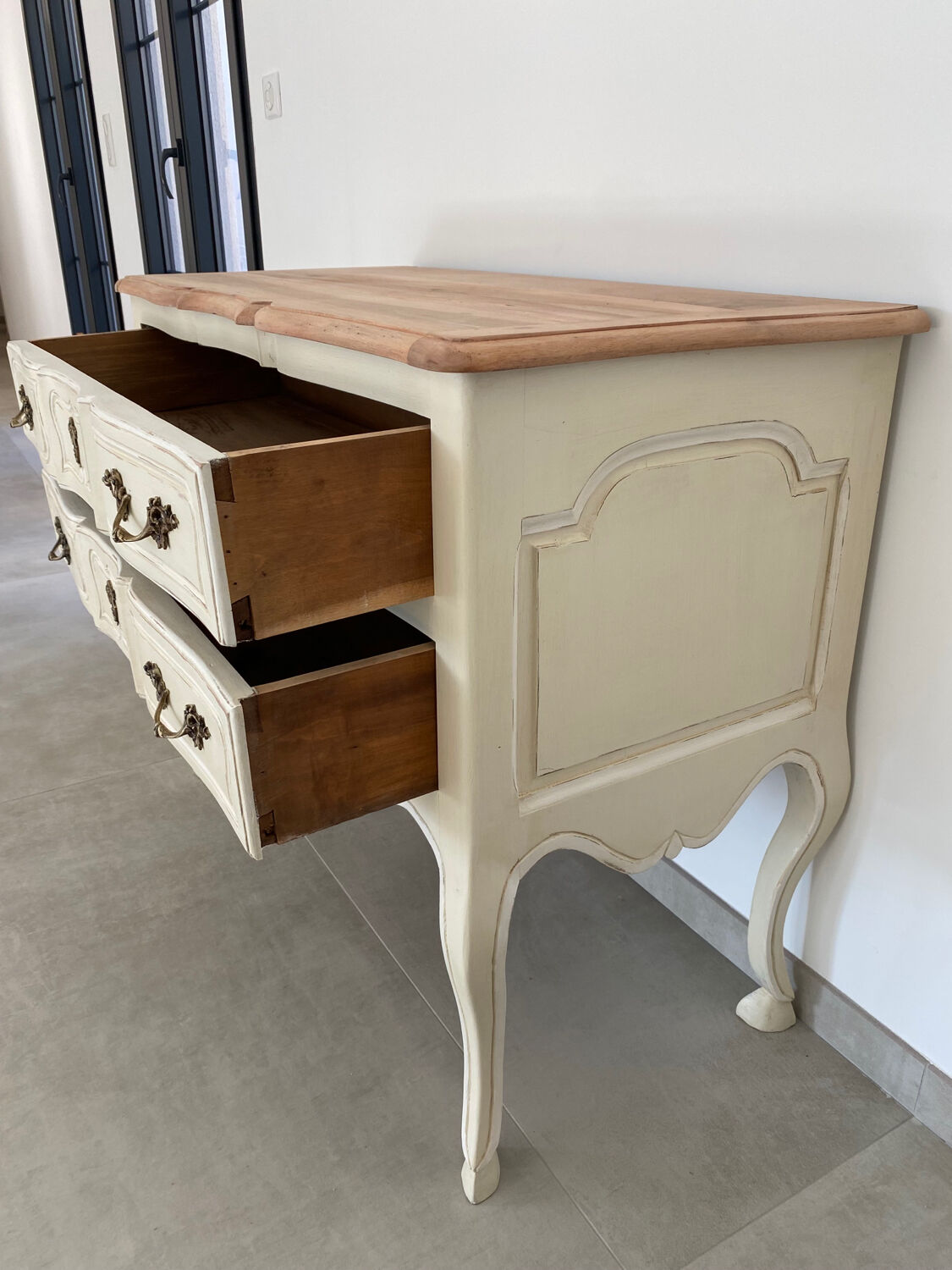 Crossbow chest of drawers